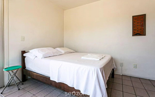 Apto com churrasqueira a 750m da praia BOU201