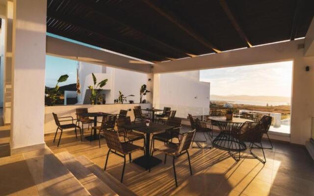 Kouros Blanc Resort & Suites
