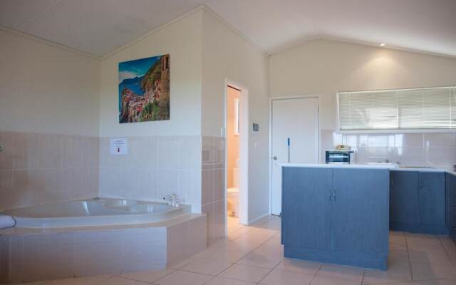 20 Korora Palms - 1 Bedroom Spa Bure