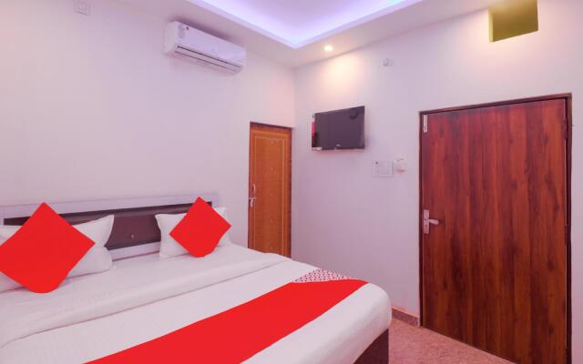 OYO 78885 Hotel Holiday