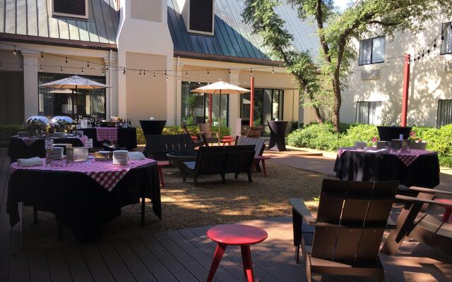 Holiday Inn Irving Las Colinas by IHG