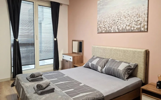 19th Floor Luxury Condo With Pool, spa & Parking