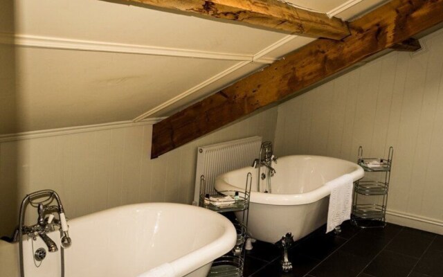 No1 Hotel & Wine Lounge