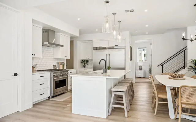 Sunstone 6 Bedroom Home