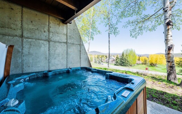 Temptation 8 3 Bedroom Condo