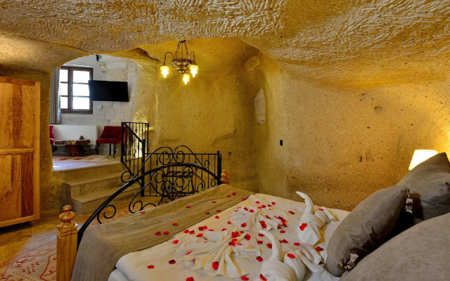 Caftan Cave Suites