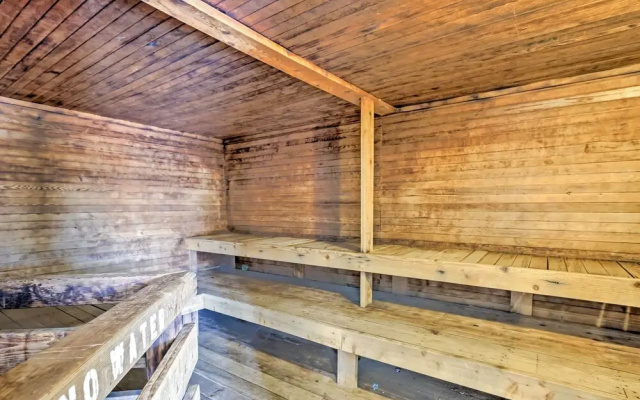 2 Mi to Skiing: Studio w/ Pool Access in Granby!