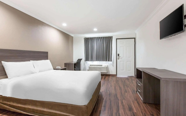 Baymont by Wyndham Bakersfield
