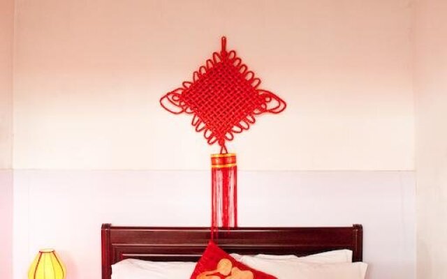 Sitting on the City Walls Courtyard House