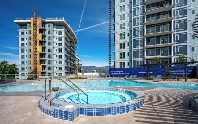 AQUA Corner Unit w Amazing View 614