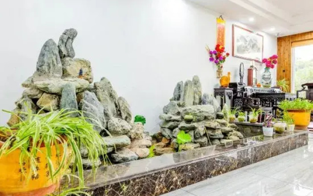 Lingtoubing Guesthouse