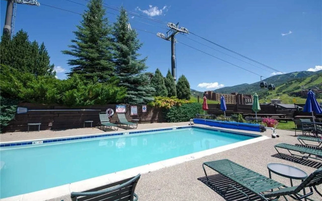 West Condominiums - W3301