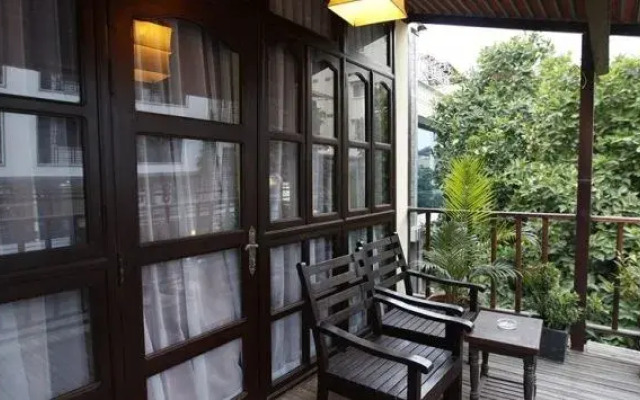 Amber Villa