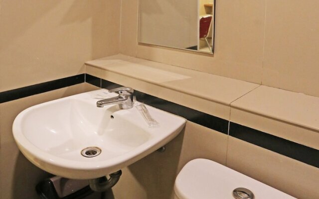 Super OYO Townhouse OAK Hotel Fiducia Serpong