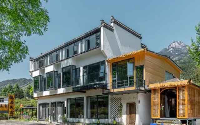 Yinxi Tangquan B&B