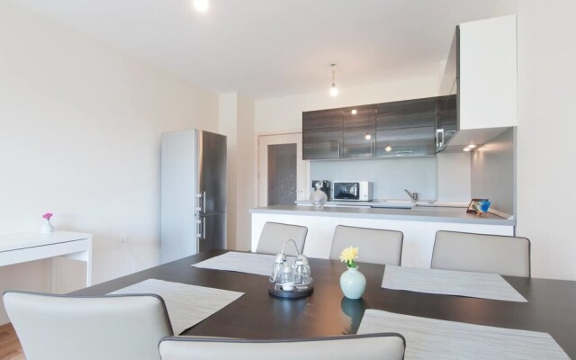 Fm Premium 1-Bdr Apartment - Banishora District