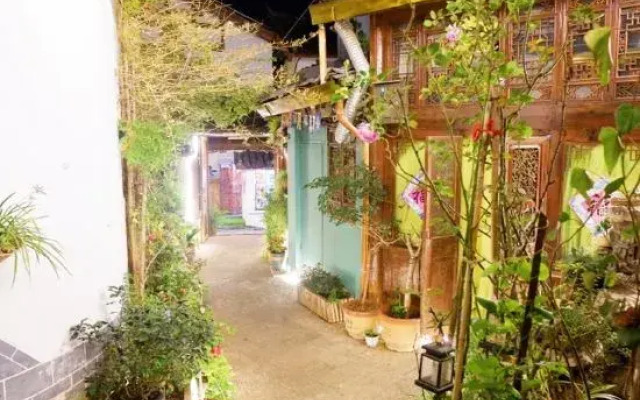 Floral Hotel·Yunjing Zhinan Hotel(Dayan Gucheng dashuiche store)