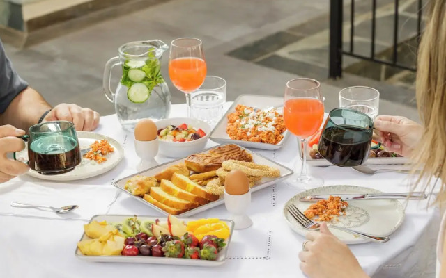 Meydani Suites