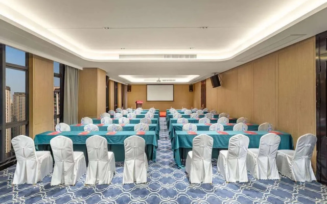 Ramada By Wyndham Yichang Riverside