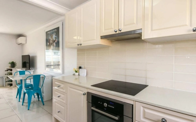 Contemporary 2 Bedroom Beachfront Apartment