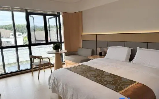 Yichun Quanjie Holiday Hotel (Wentang Gujing Quanjie)