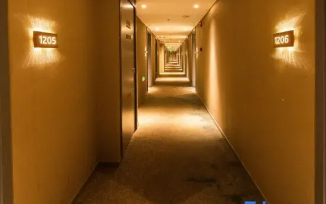 Motel Hotel (Qiqihar First Hospital High-speed Railway Station)