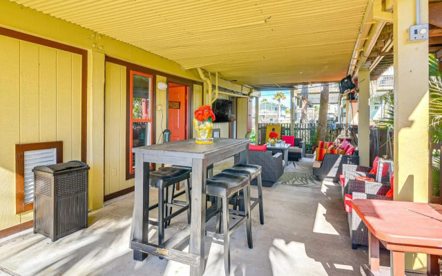 Private Pool, Deck & Patio: Galveston Oasis!