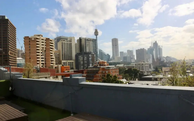 Bright Flat With City Views From Rooftopterrace