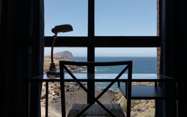 El Mirador: sea views from the shore