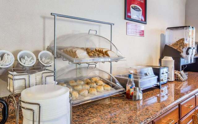 Econo Lodge Brunswick Travel Center