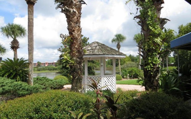 Maingate Lakeside Resort