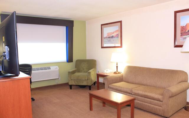 Holiday Inn Express Farmington - Bloomfield, an IHG Hotel