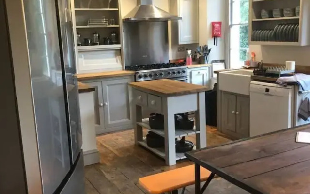 Higgihaus 46 Sleeps 5  Monday - Friday