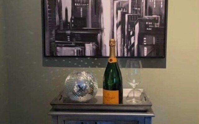 Prosecco Palazzo At Peachland 1 Bedroom Home by Redawning