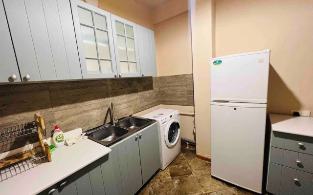 Best Location, Cozy Spacious Apart Near Republic