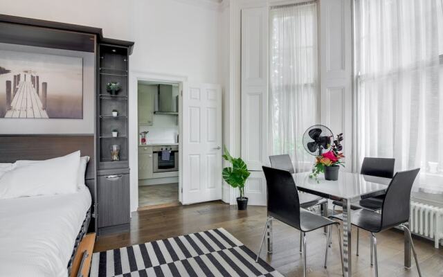 Large Studio Apartment  Central London