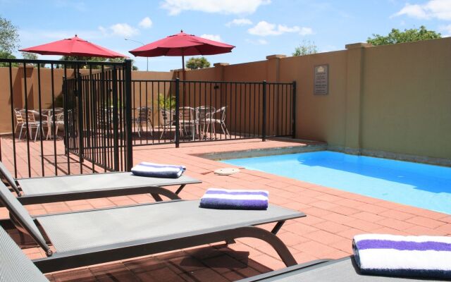 Ventura Inn & Suites Hamilton