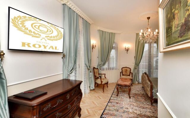 Royal Hotel