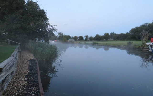 Cottage - Sleeps 3, Parking & Fishing