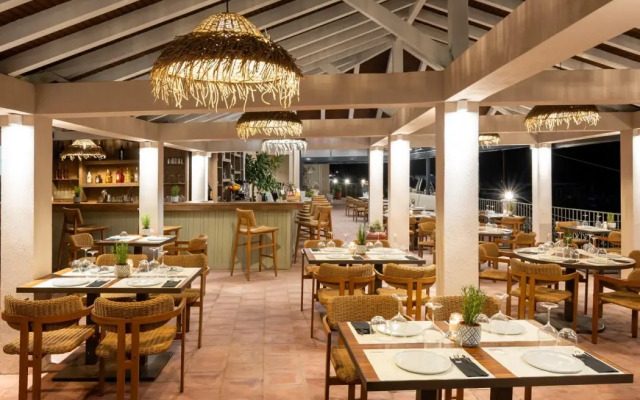 Petra Nera Skiathos