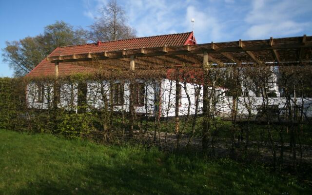 Hoby Gård Bed & Breakfast