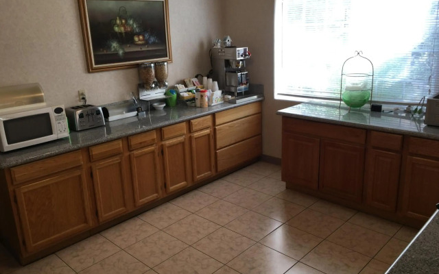 Garden Inn and Suites