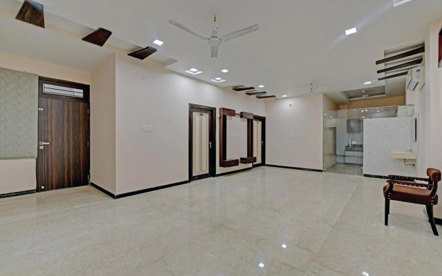 OYO 79424 The Castle Home Stay Inn