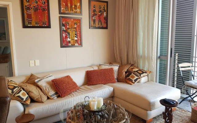 Harbour Bridge Suite 220