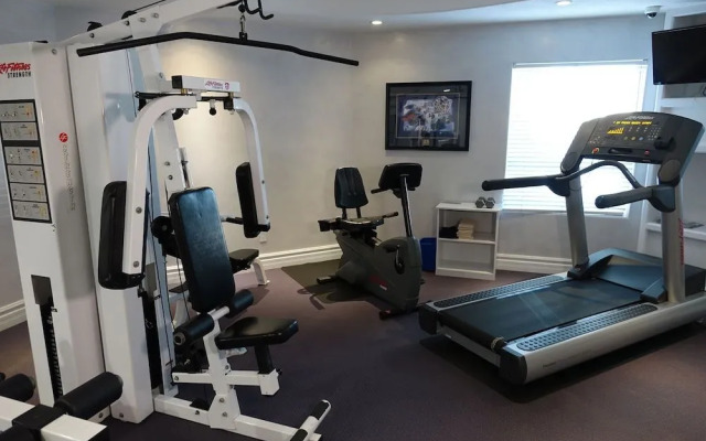 Chateau Louis Hotel & Conference Centre