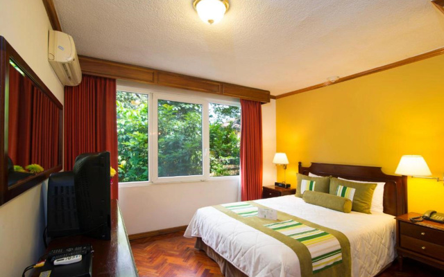 Apartotel & Suites Villas del Rio