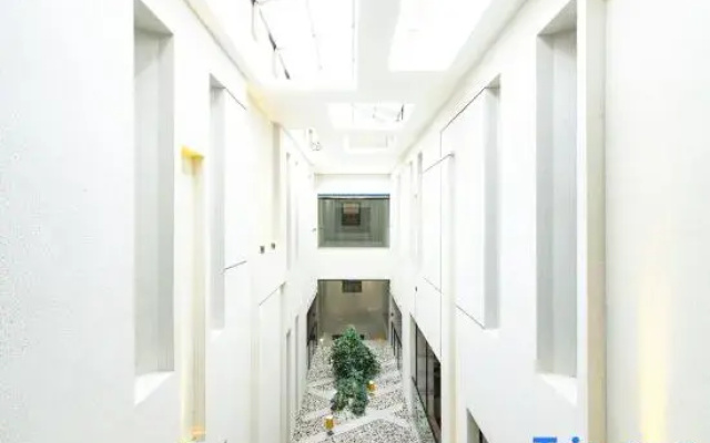 Homeinn Plus Hotel (Beijing Nanluoguxiang Zhangzizhonglu Subway Station)