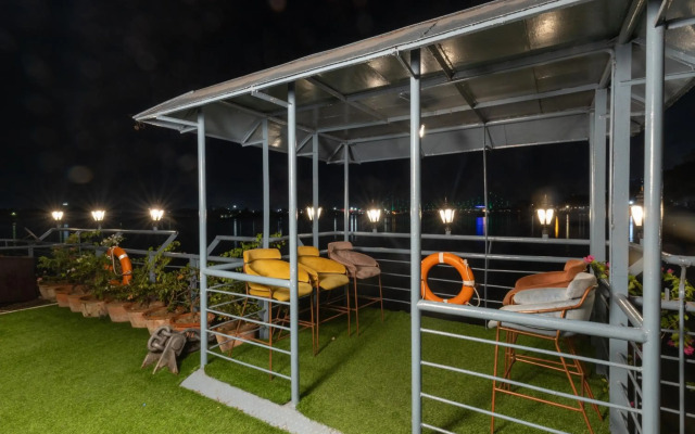 Polo Floatel Kolkata