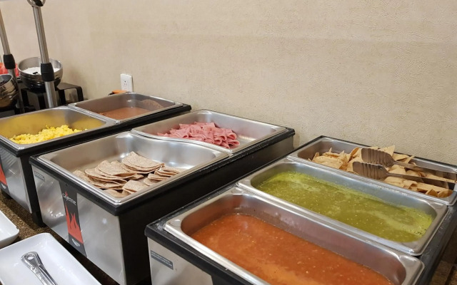 Holiday Inn Express Saltillo Zona Aeropuerto by IHG
