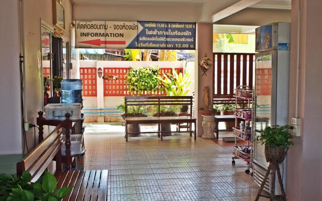 Ponlaan Apartment